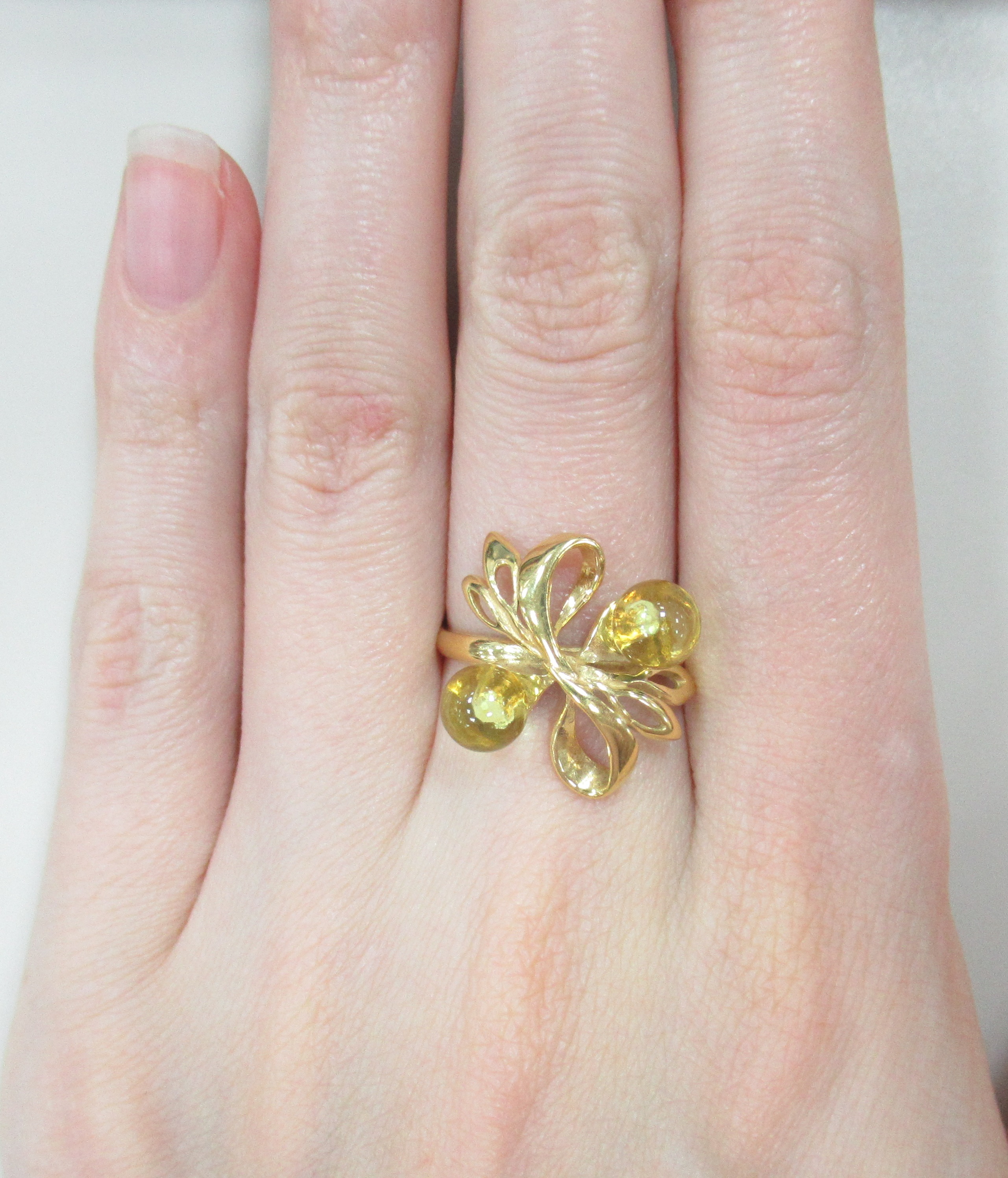 Серебряное кольцо с янтарем